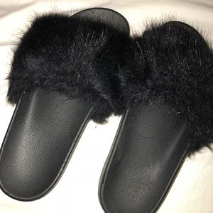 Urban outfitters slides with fur